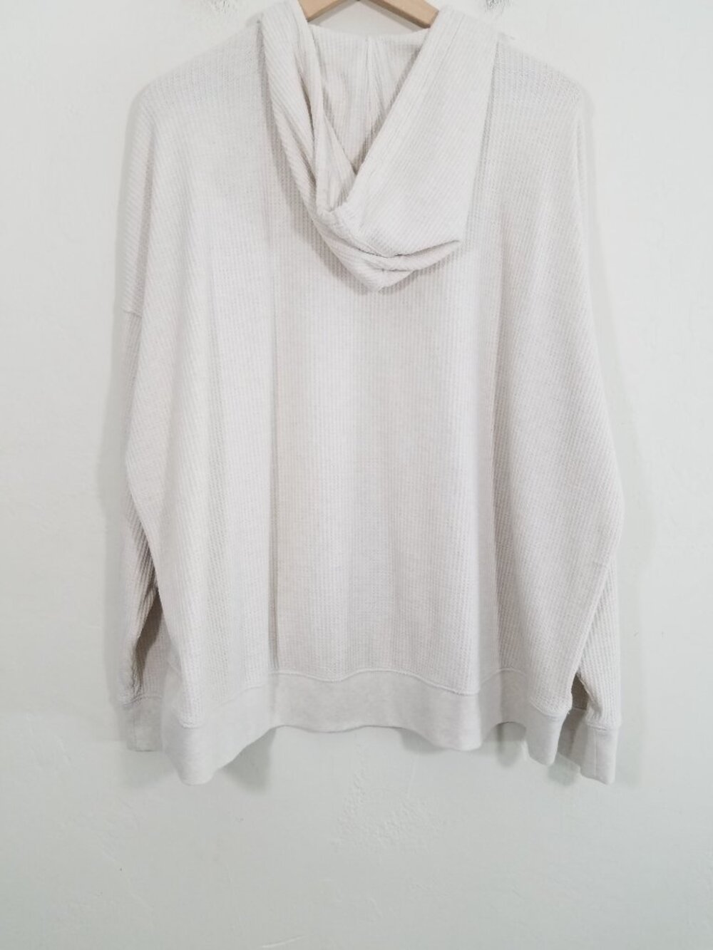Like New Aerie Hoodie Waffle with Pockets Pullover Long Sleeve Size XL - Picture 4 of 5